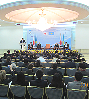 2011年10月6日(木)、カザフスタン共和国アスタナ市において「第3回日本カザフスタン経済官民合同協議会」が開催され、日本・カザフスタン双方より、合計250名の参加がありました。